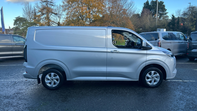 Ford Transit Custom 320 L1 Petrol Fwd 2.5 PHEV 232ps H1 Van Limited Auto - Image 9